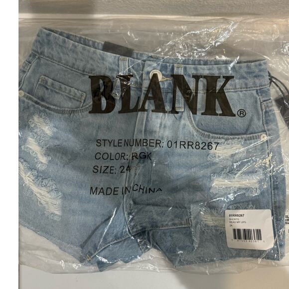 BLANK NYC NWT $68 Read My Lips Vintage High Rise Cut off Shorts Size 24 - Picture 3 of 4